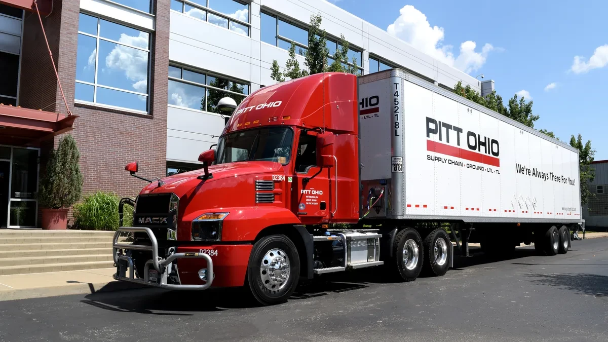 Estes Express и Pitt Ohio усиливают трансграничные перевозки