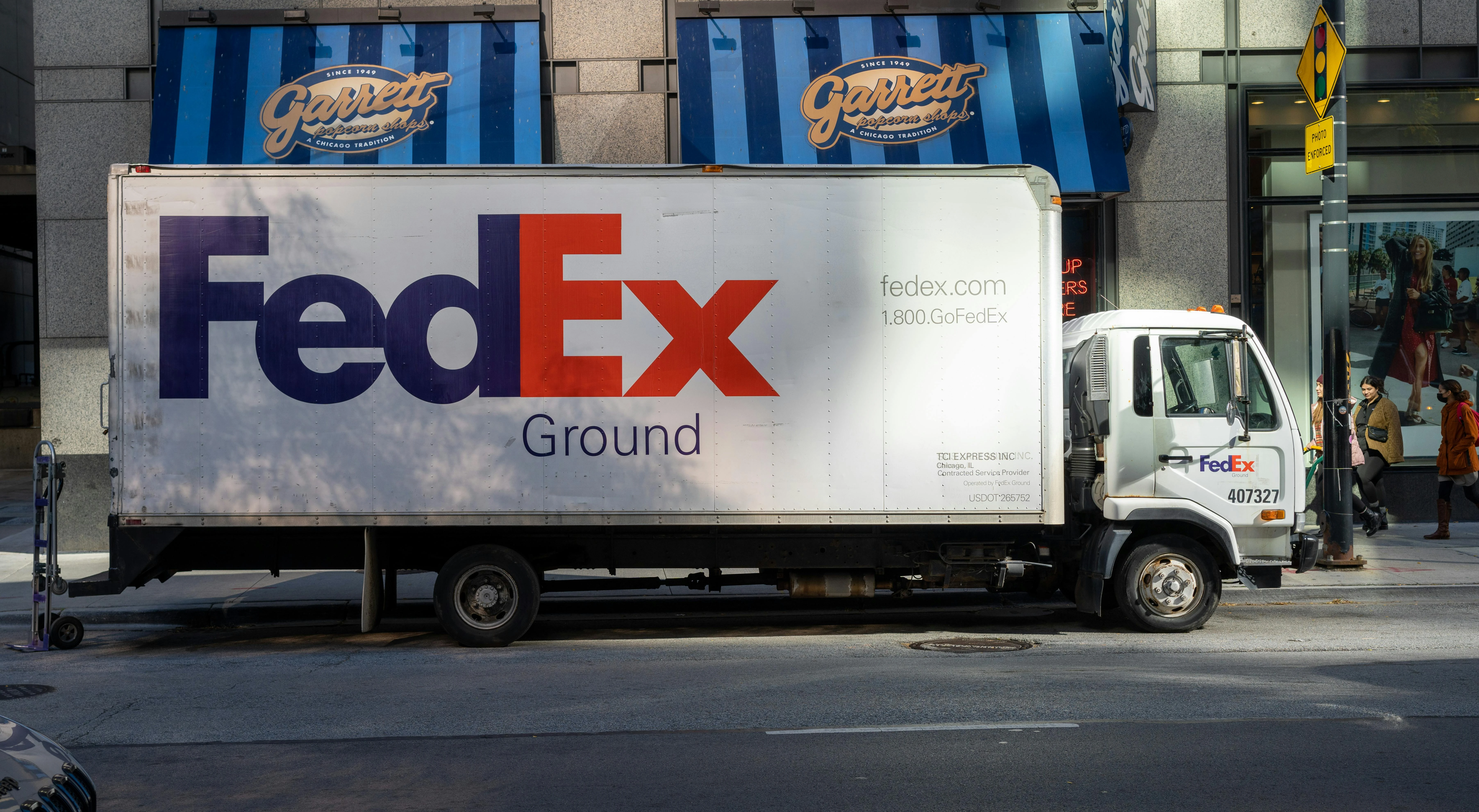 Авария с грузовиком FedEx перекрыла шоссе 10 в Помоне