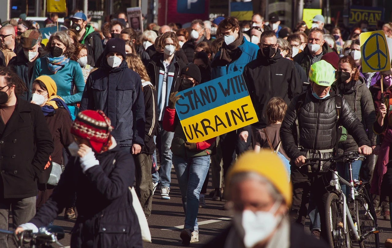 Власти хотят лишить легального статуса десятки тысяч украинцев