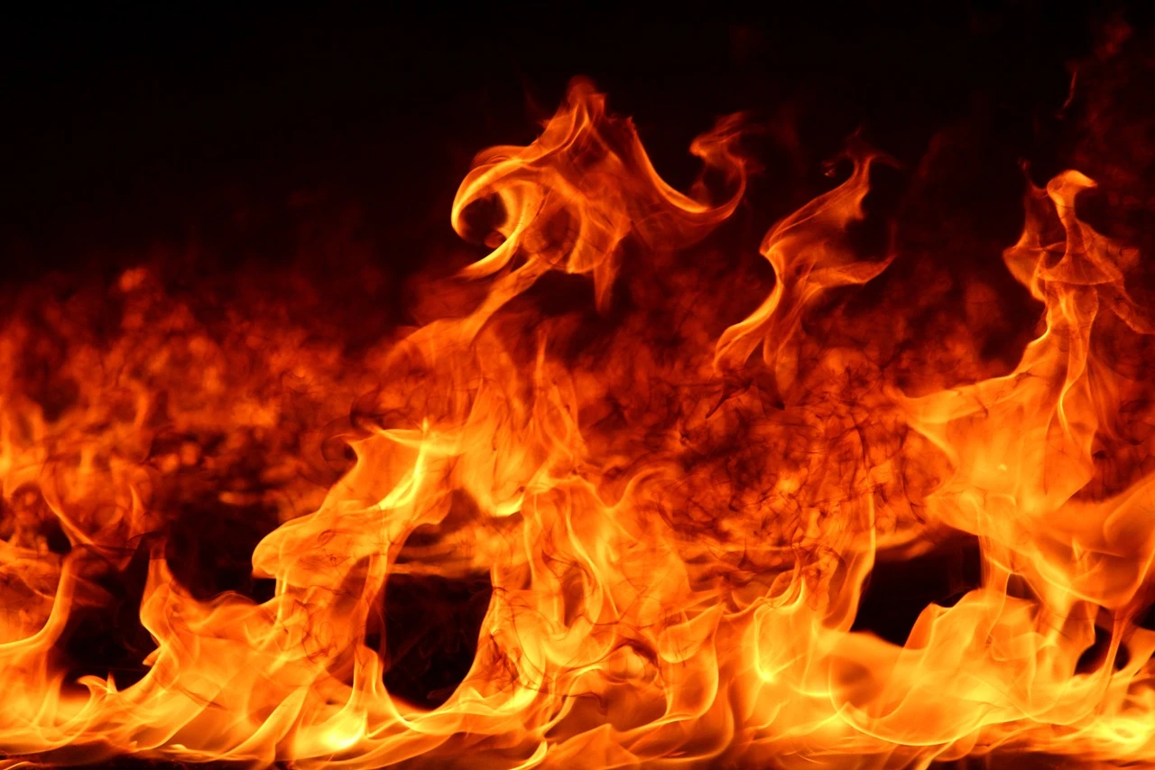Водитель серьезно пострадал от взрыва шины