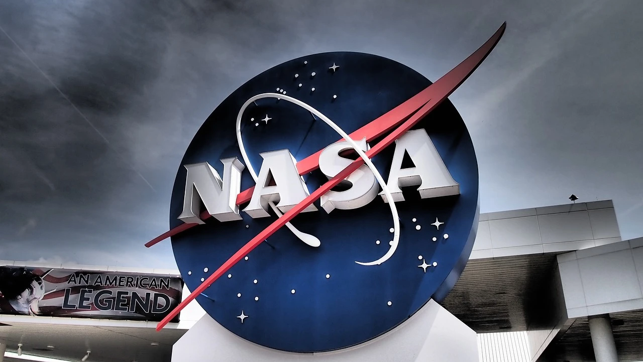 NASA готово заплатить 3 миллиона долларов за переработку 96 мешков с фекалиями астронавтов на Луне