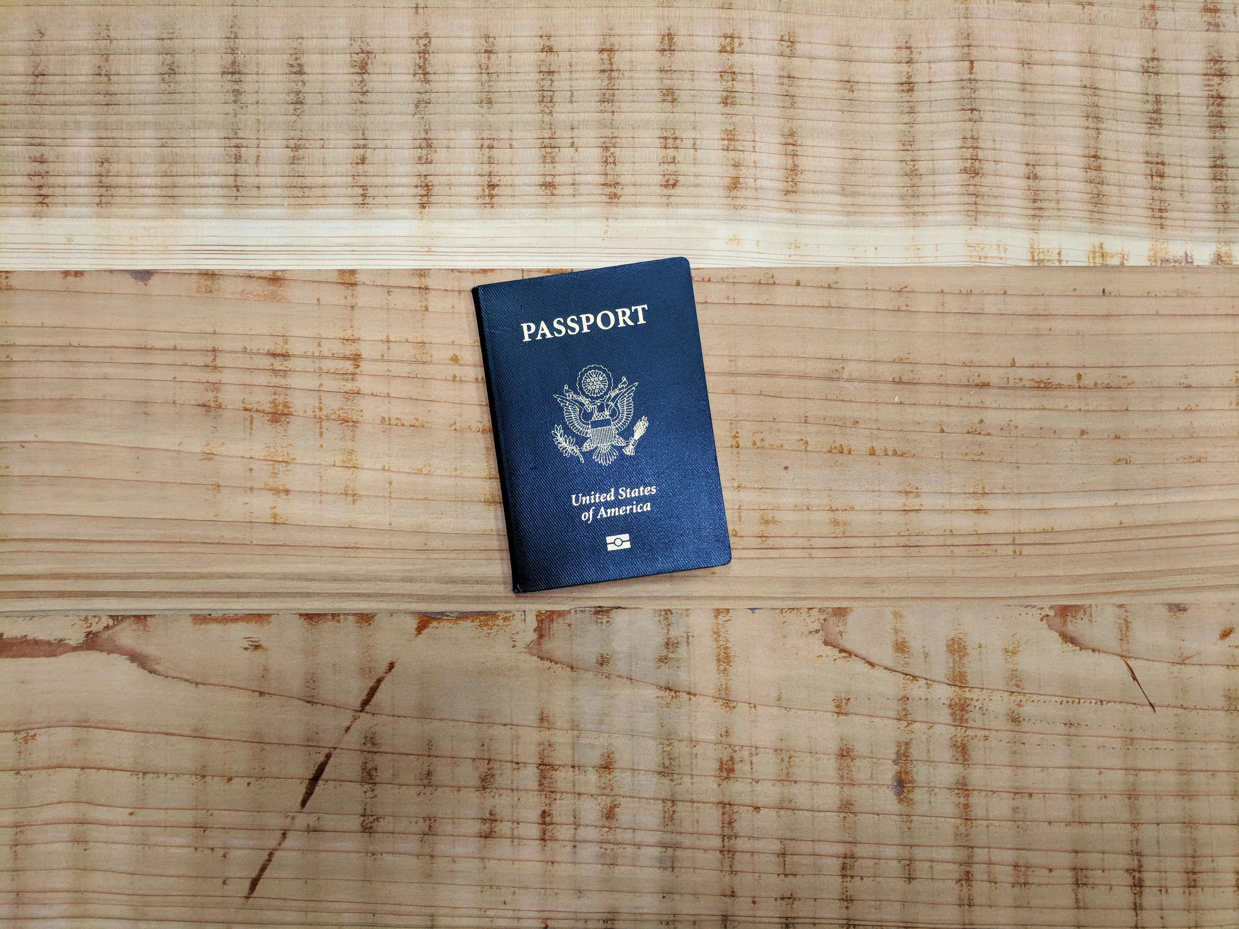 Семья уехала из США, опасаясь за сына-трансгендера
