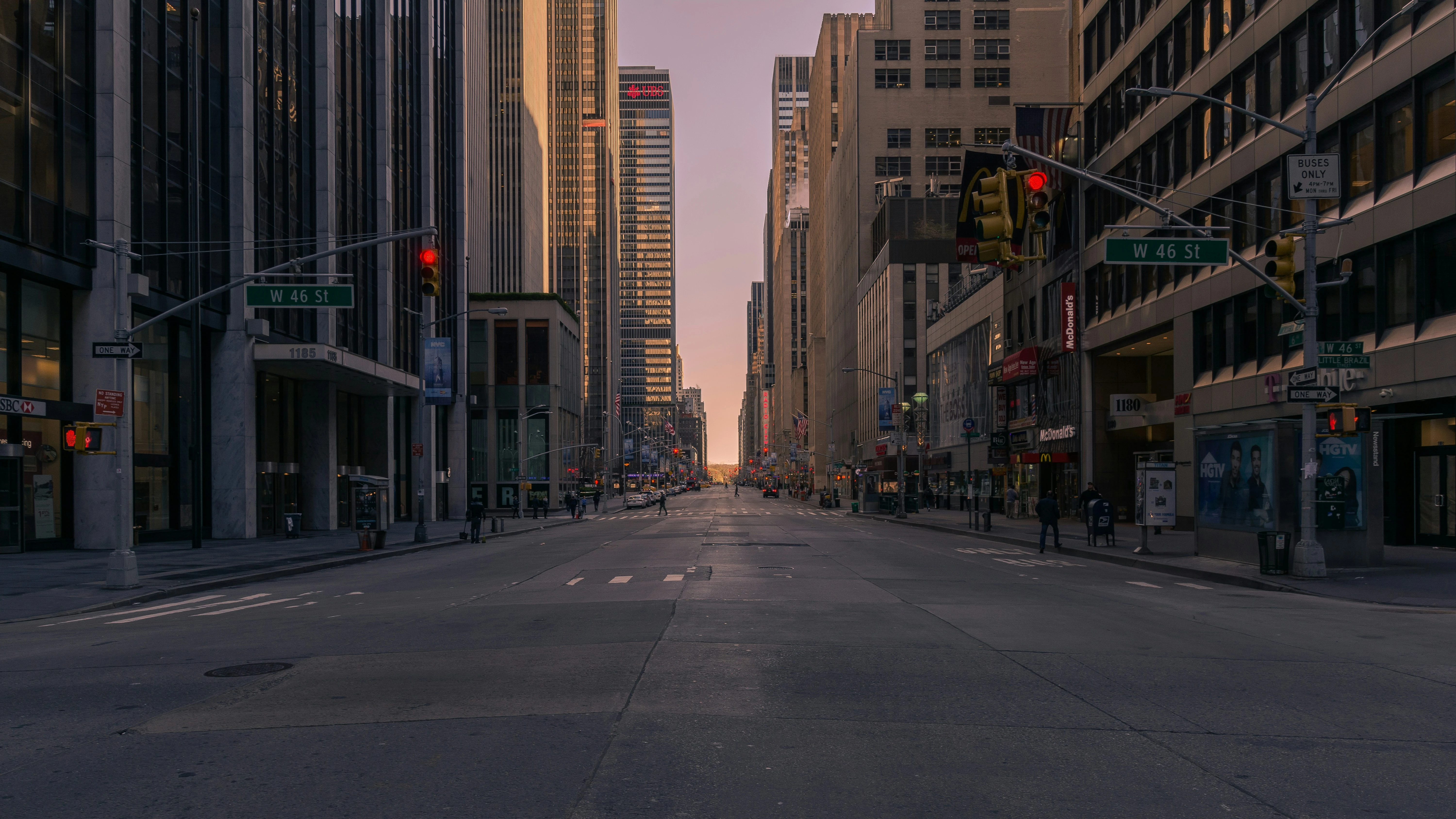 Сильные дожди привели к обрушению дороги в Нью-Йорке
