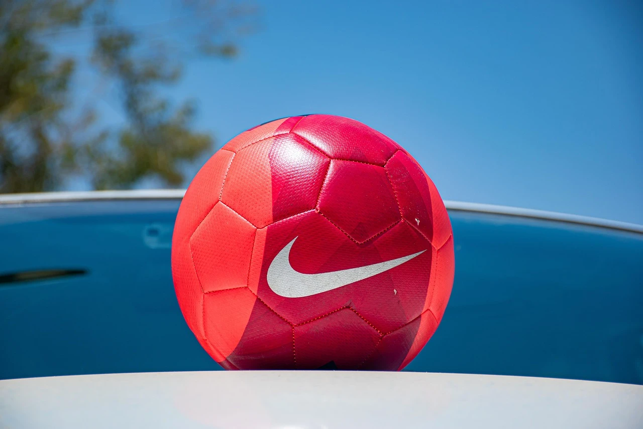 Nike подозревают в дискриминации белых сотрудников