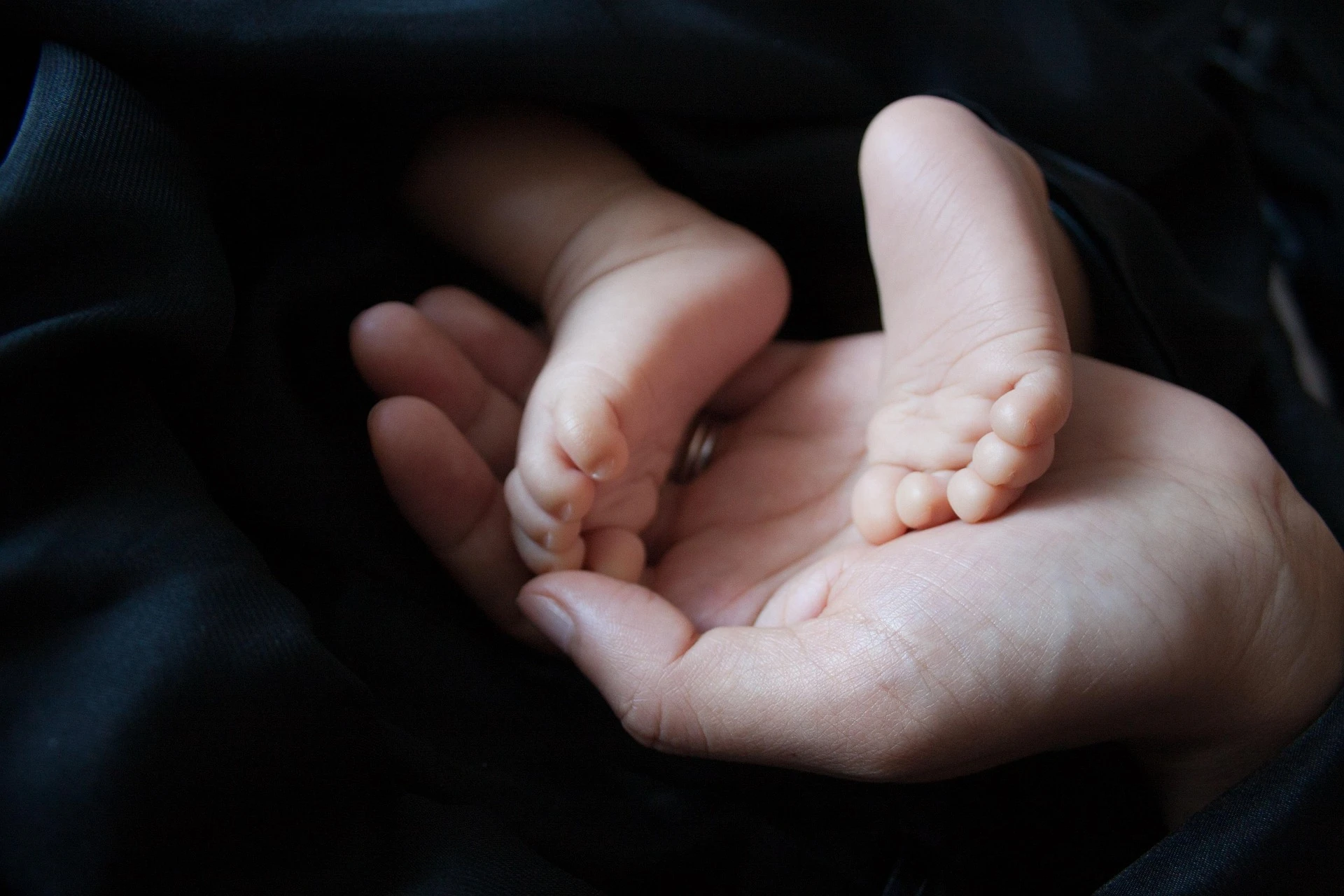 2-летняя девочка погибла под складным сиденьем во внедорожнике