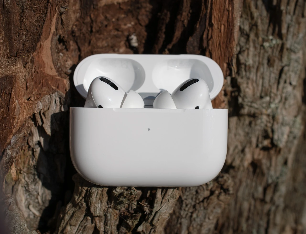 Apple приближается к выпуску AirPods со встроенными камерами