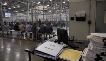 Аудитори розкритикували роботу міграційного центру, відкритого за Трампа