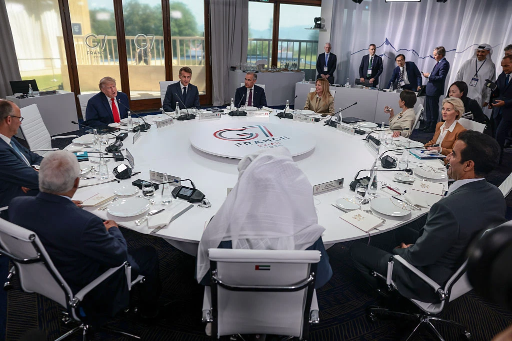 Лидеры G7 призвали бороться с бедностью - и тут же устроили ужин с икрой и вином за $7 тыс.