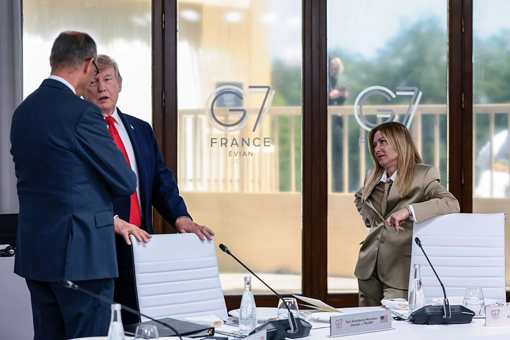 Трамп заявил, что премьер Италии “умоляла” его о совместном фото