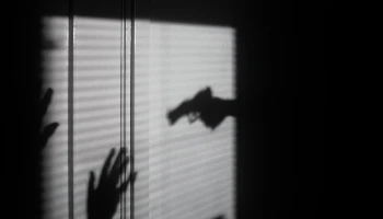Стрелок из Мичигана был осужден за жестокое обращение с детьми и годами конфликтовал с женой