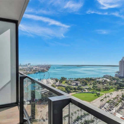 dostupna-studiya-na-2-3-mesyatsa-arendi-v-novom-zdanii-downtown-miami-fl-photo