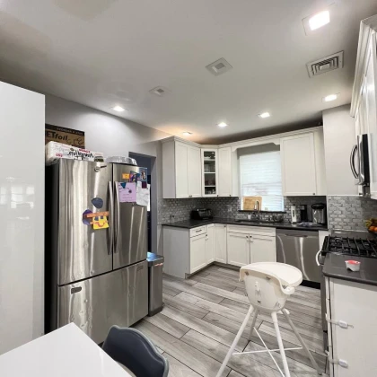 sdaiotsya-v-rent-tseliy-dom-v-tsentre-midvud-ny-photo