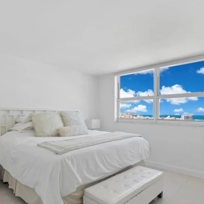 meticulously-maintained-east-facing-unit-at-the-yacht-club-photo