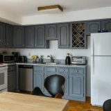 main-photo-ishtu-soseda-kotoriy-vaedet-v-prostornuyu-glavnuyu-spalynyu