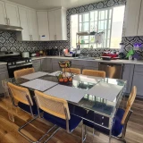 main-photo-sdaetsya-bolyshaya-komnata-s-vannoy