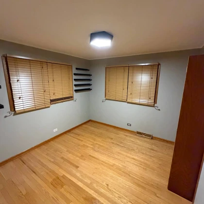 photo-zdayutysya-zatishn-kmnati-u-prostoromu-budinku