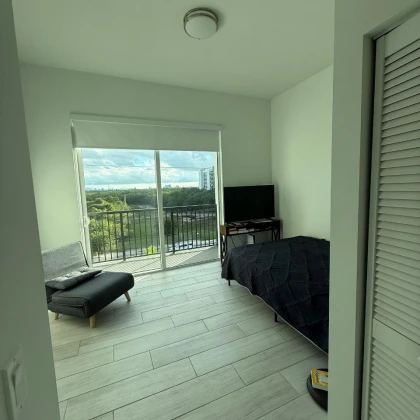 photo-ishtu-soseda-sosedku-v-3h-komnatnuyu-kvartiru