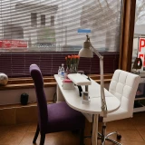 main-photo-stol-dlya-mastera-manikyura-i-pe