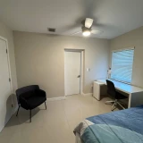 main-photo-sdaiotsya-prostornaya-komnata-v-hallandale