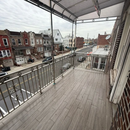 komnata-s-balkonom-v-3-bedrumn-photo