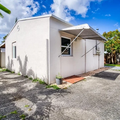 sdaetsya-tseliy-dom-v-hollywood-photo