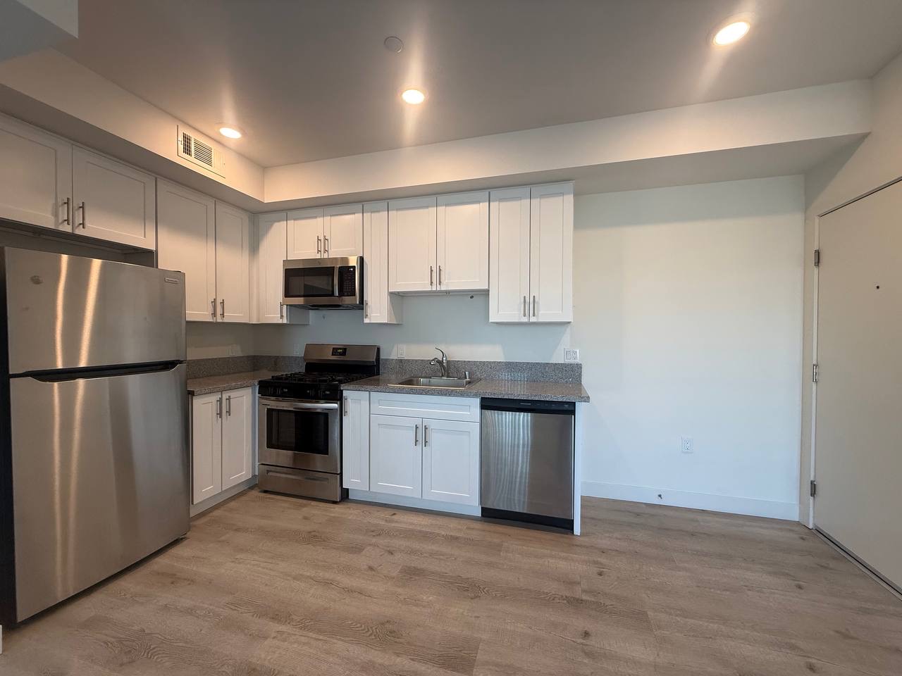 1BD/1BA for rent - Фото 3