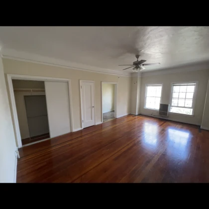 studio-in-mid-wilshire-near-l-photo