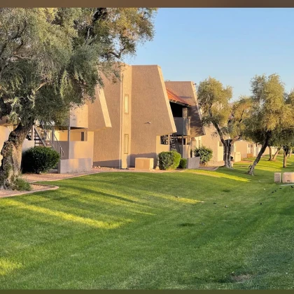 kamnata-s-bolyshoy-krovatyyu-v-2-photo