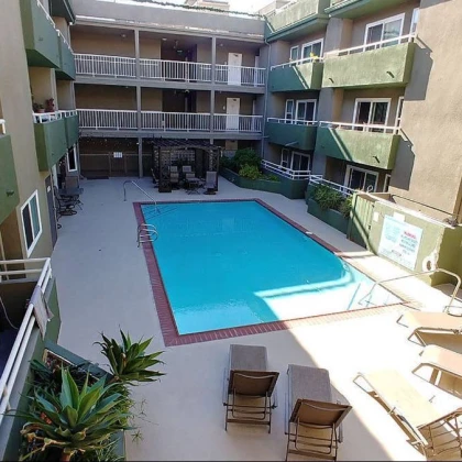 kvartira-v-zdanii-s-basseynom-1-photo