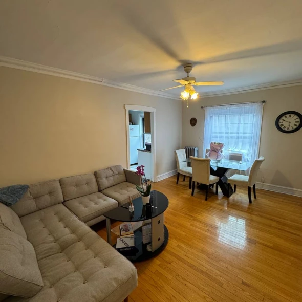 Здається кімната в 2 bedroom apartment