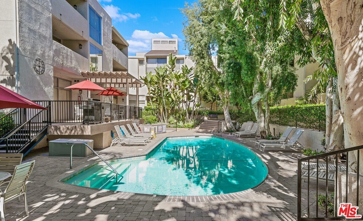Condo in Encino
