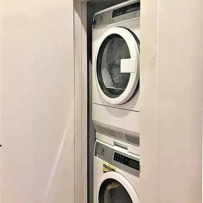 325553