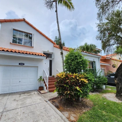 komnata-s-mebelyyu-i-otdelynoy-photo