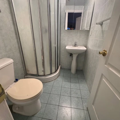 328595