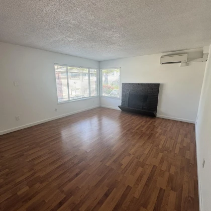 photo-spacious-2-bedroom-1-bath-apartment