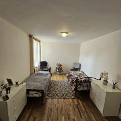 photo-sdaetsya-odno-iz-dvuh-mest-v-bolyshoy-komnate-1