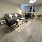 main-photo-hozyain-sdaet-bolyshuyu-polnostyyu-meblirovannuyu-walk-in-studiyu