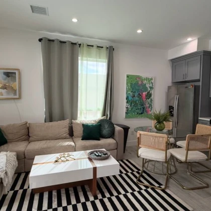 s-1-aprelya-ishtem-devushku-rummeyta-v-uyutniy-noviy-dom-photo