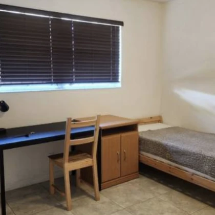 room-for-rent-in-a-house-photo