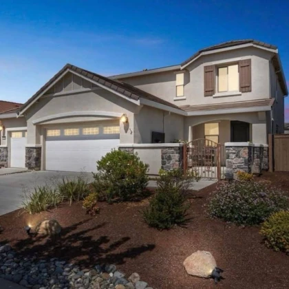 sdaiotsya-uyutnaya-pristroyka-k-domu-photo