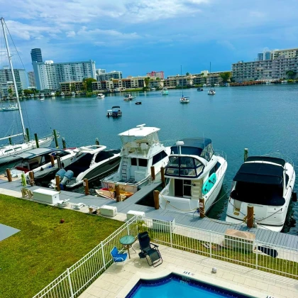 sdaetsya-1-1-kvartira-cherez-most-ot-okeana-v-hallandale-photo