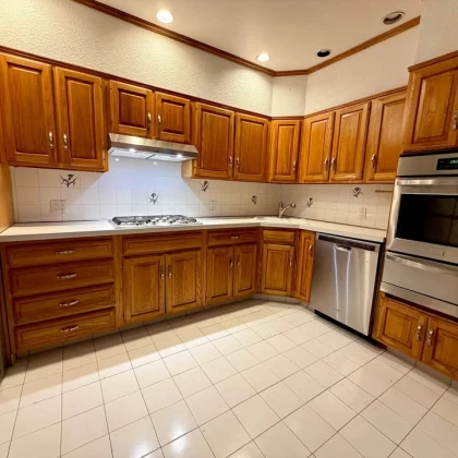 spacious-detached-house-for-rent-in-sheepshead-bay-photo