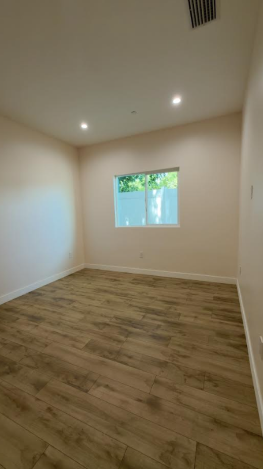 A New House for Rent - NORTH HILLS, CA - Фото 10
