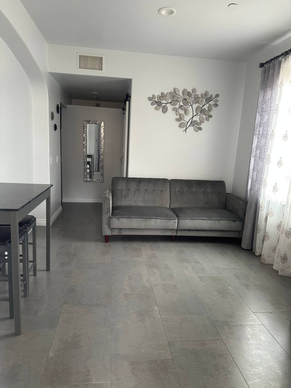Абсолютно нова студія-back house - Фотографія 2