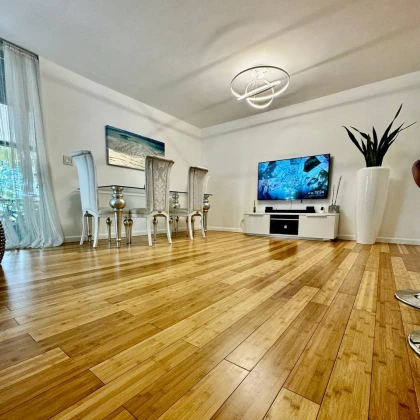 stilyniy-taunhaus-v-prestizhnom-rayone-three-islands-photo