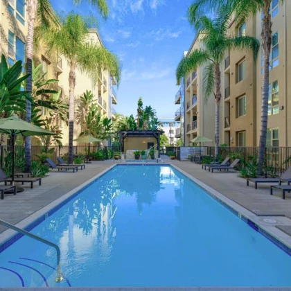 2-bd-2-ba-v-woodland-hills-photo