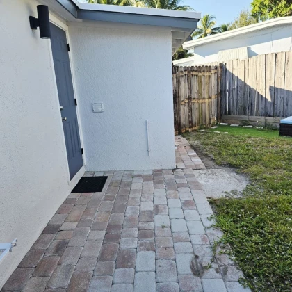 sdaiotsya-studiya-v-pompano-beach-33064-photo
