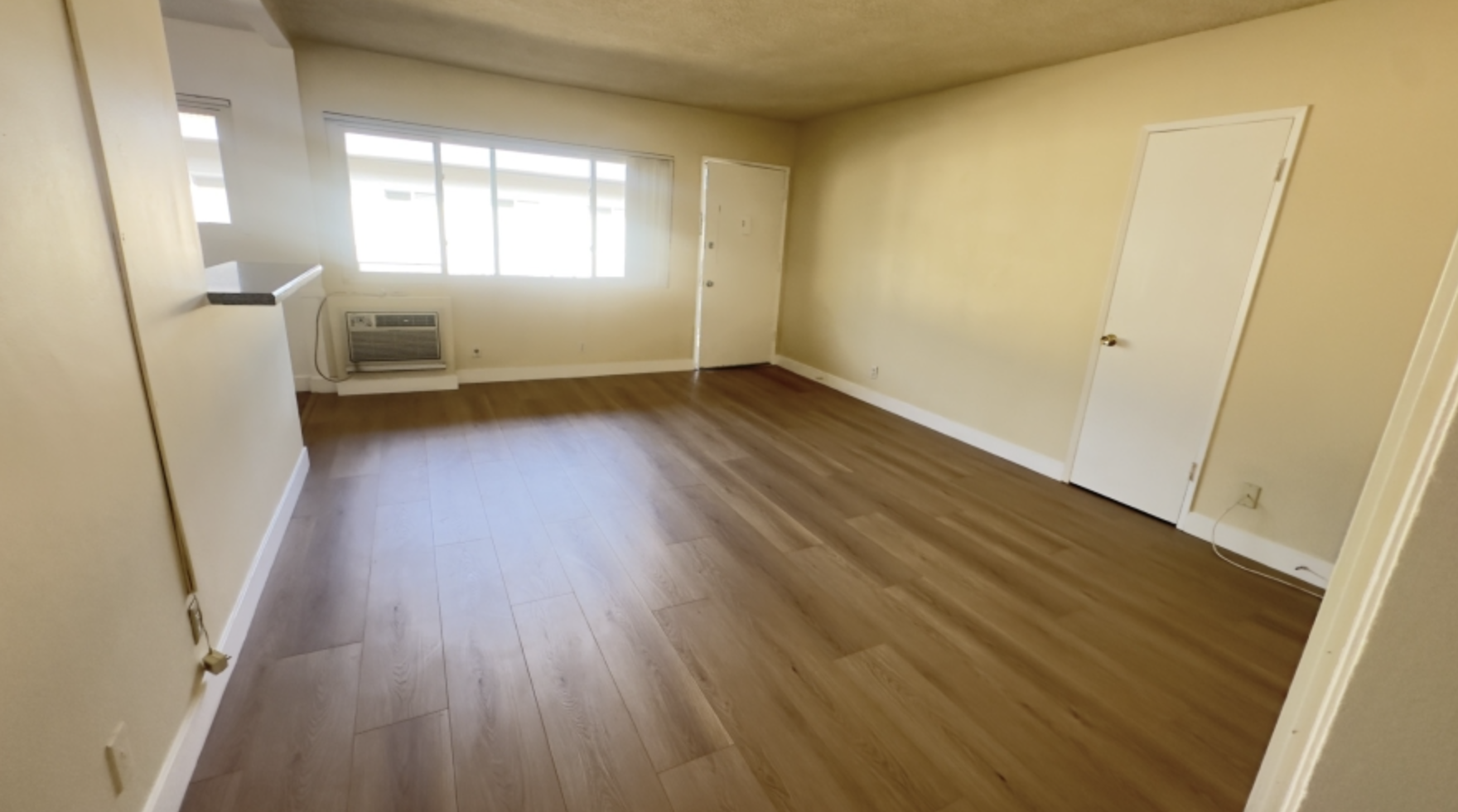 Clean and quiet unit - Glendale, CA - Фото 2