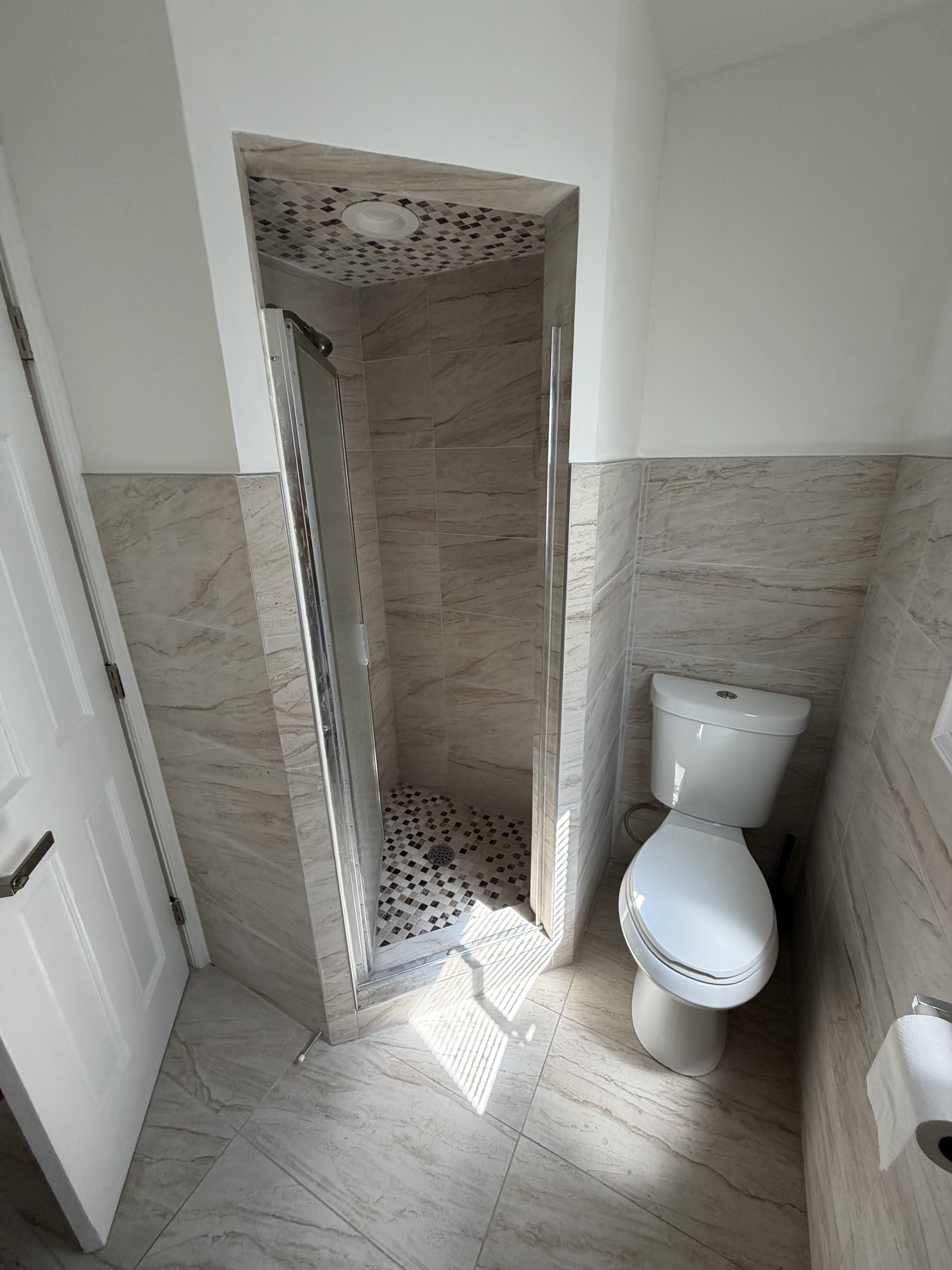 Здається простора 4 Bedroom, 3 Bathroom - Фотографія 6