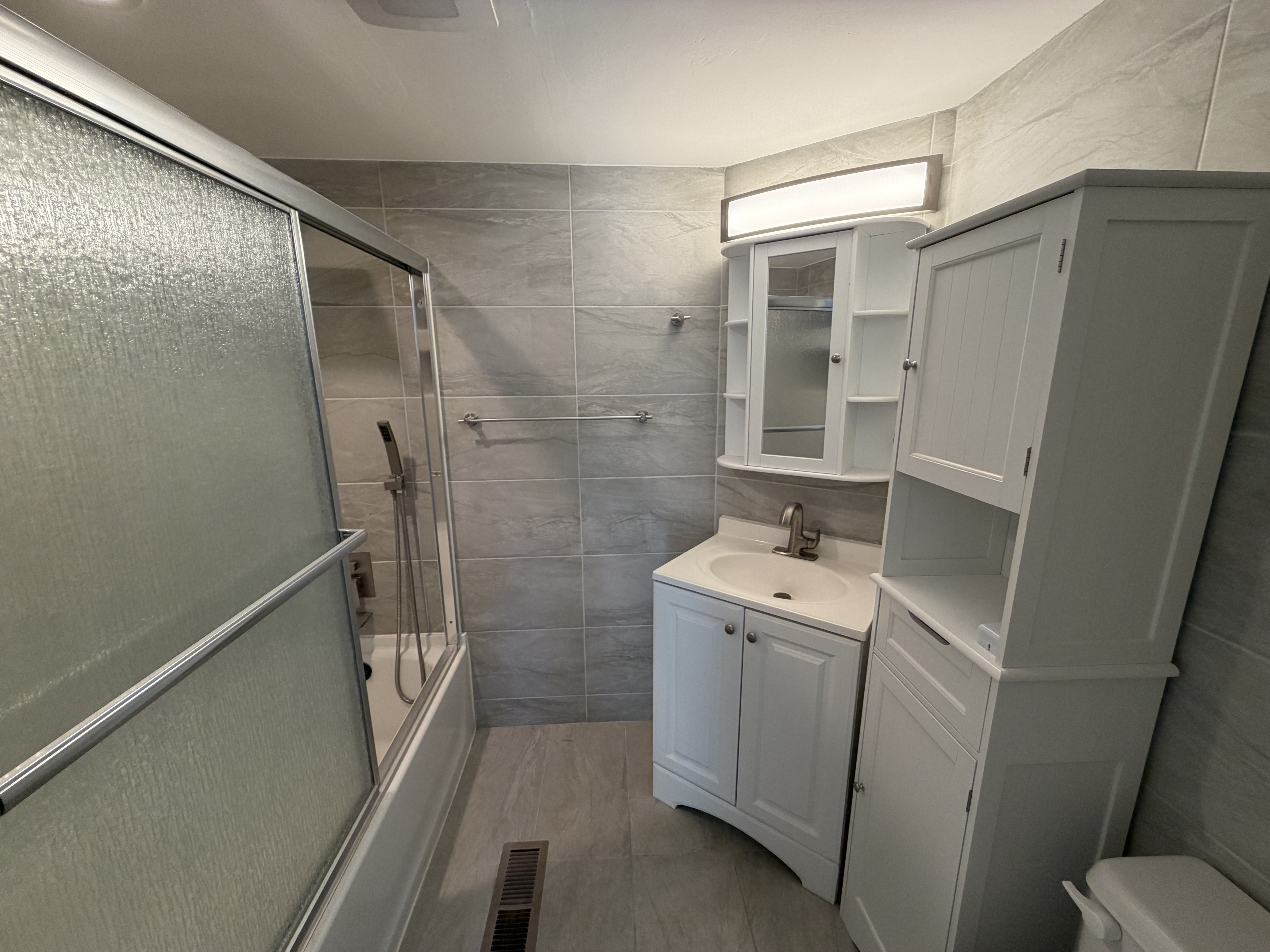 Здається простора 4 Bedroom, 3 Bathroom - Фотографія 7